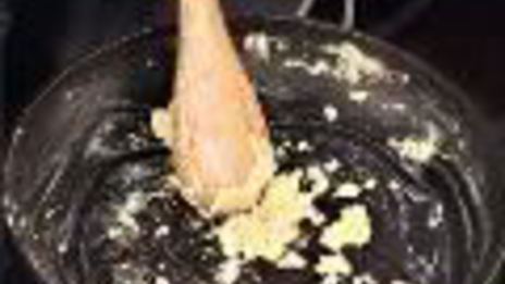 нежный омлет с копченой рыбой