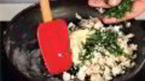 нежный омлет с копченой рыбой