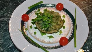 Омлет из перепелиных яиц со шпинатом на лепешке