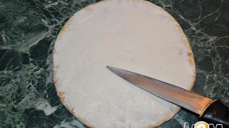 омлет из перепелиных яиц со шпинатом на лепешке