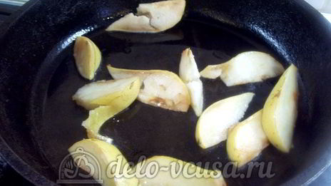 омлет с грушей