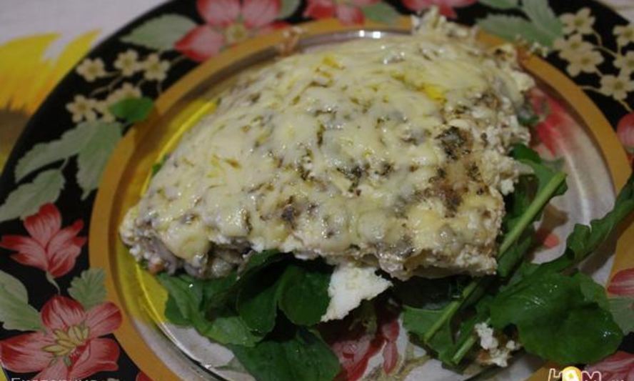 Рецепт омлета с креветками и грибами на подушке из рукколы