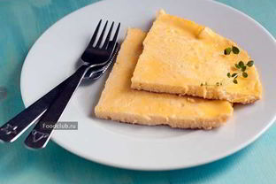 Омлет с молоком на сковороде