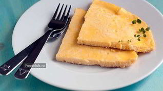 Омлет с молоком на сковороде