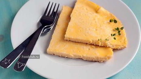 омлет с молоком на сковороде