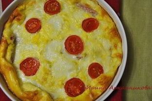 Омлет с моцареллой, беконом и помидорами