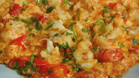 омлет с помидорами и цветной капустой