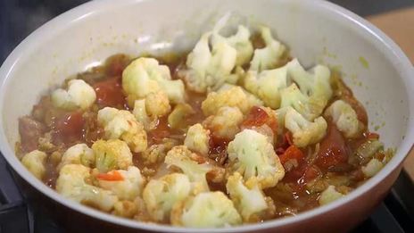 омлет с помидорами и цветной капустой