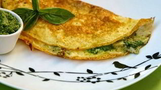 Омлет с творожным сыром и яблоком