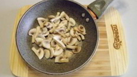 омлет с ветчиной, грибами и сыром