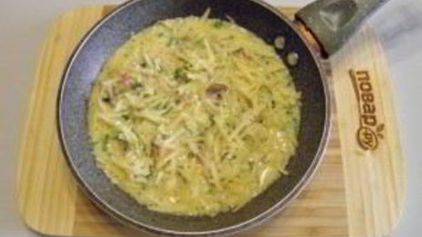 омлет с ветчиной, грибами и сыром