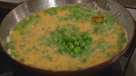 омлет с зеленым горошком, картофелем и сыром