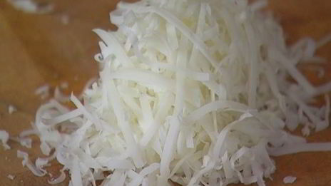 омлет с зеленым горошком, картофелем и сыром