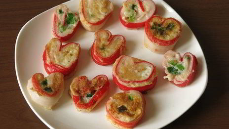 омлетики сердца с крабовыми палочками