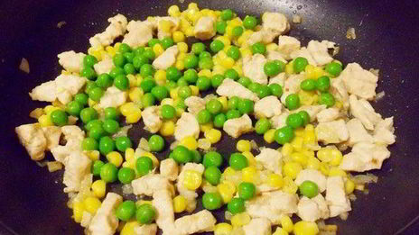 омурайсу , японский омлет с начинкой