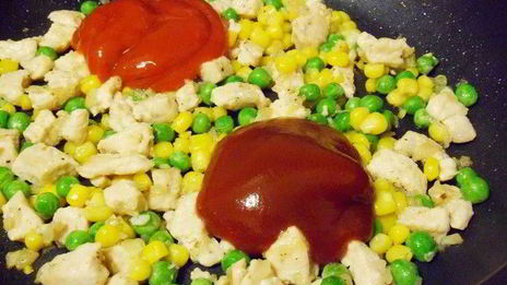 омурайсу , японский омлет с начинкой