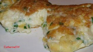 Пышный омлет-суфле с тремя видами сыра