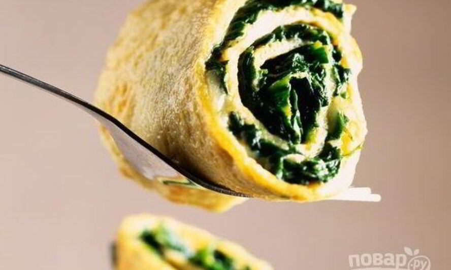 Рецепт рулетиков из омлета с грибами и шпинатом