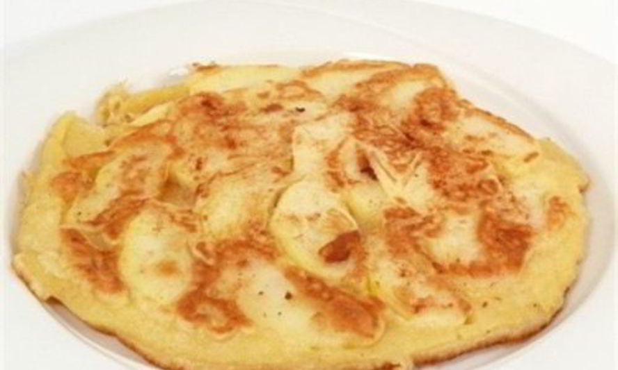 Рецепт сладкого омлета с яблоками в глазури