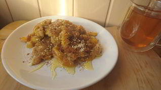 Сладкий омлет с яблоком