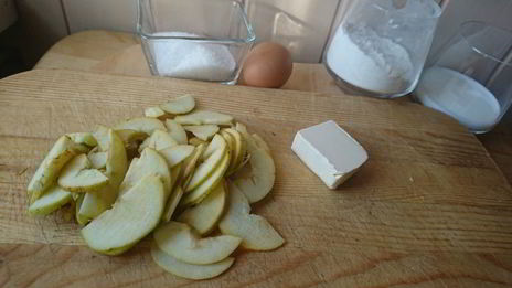 сладкий омлет с яблоком