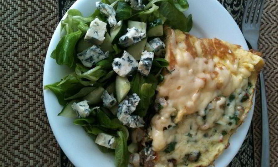 Рецепт субботнего завтрака — омлета с начинкой