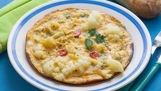 Вкусный омлет с цветной капустой и томатной пастой