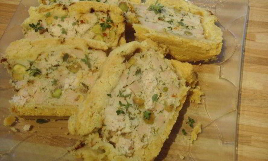 Рецепт куриного паштета с фисташками, запеченный в тесте