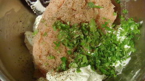 куриный паштет с фисташками, запеченный в тесте