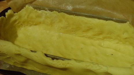 куриный паштет с фисташками, запеченный в тесте