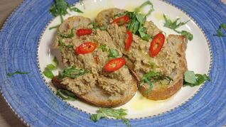 Паштет из маша на хрустящих гренках