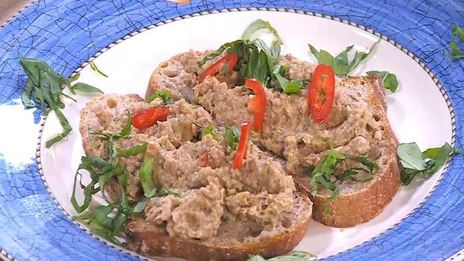 паштет из маша на хрустящих гренках