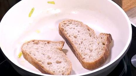 паштет из маша на хрустящих гренках