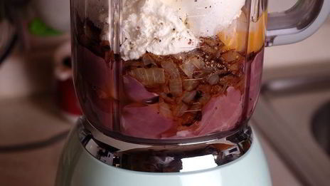 печеночный паштет с творожным сыром и кедровыми орешками