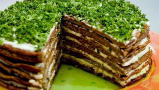 Печеночный торт с морковью и луком