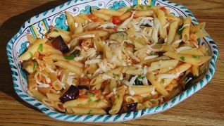 Пенне с баклажанами, помидорами и сулугуни