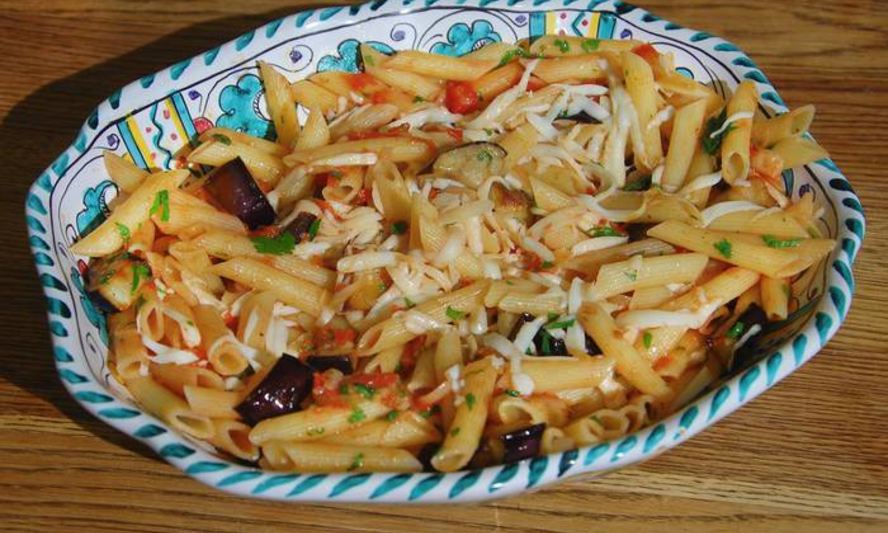 Рецепт пенне с баклажанами, помидорами и сулугуни