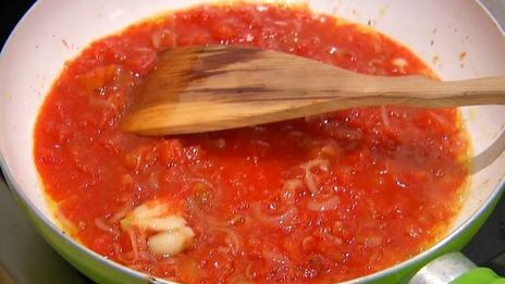 пенне с баклажанами, помидорами и сулугуни