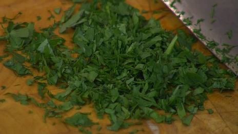 пенне с баклажанами, помидорами и сулугуни