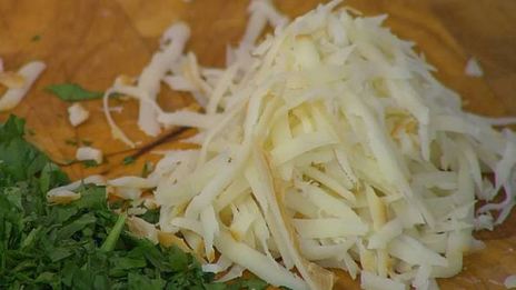 пенне с баклажанами, помидорами и сулугуни