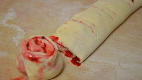 малиново-лимонные роллы к утреннему кофе