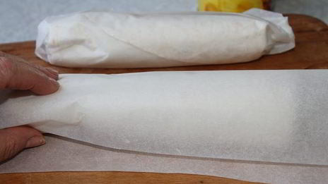 нежные роллы с ананасами и ветчиной