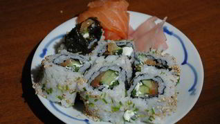 Ролл с копченым лососем