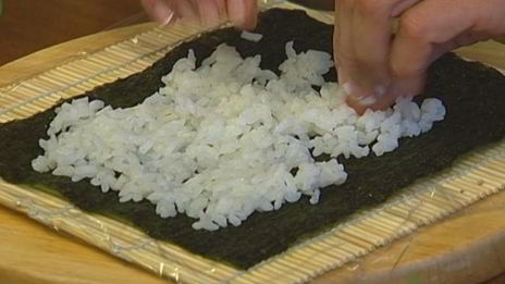 ролл с копченым лососем