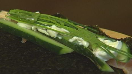 ролл с копченым лососем