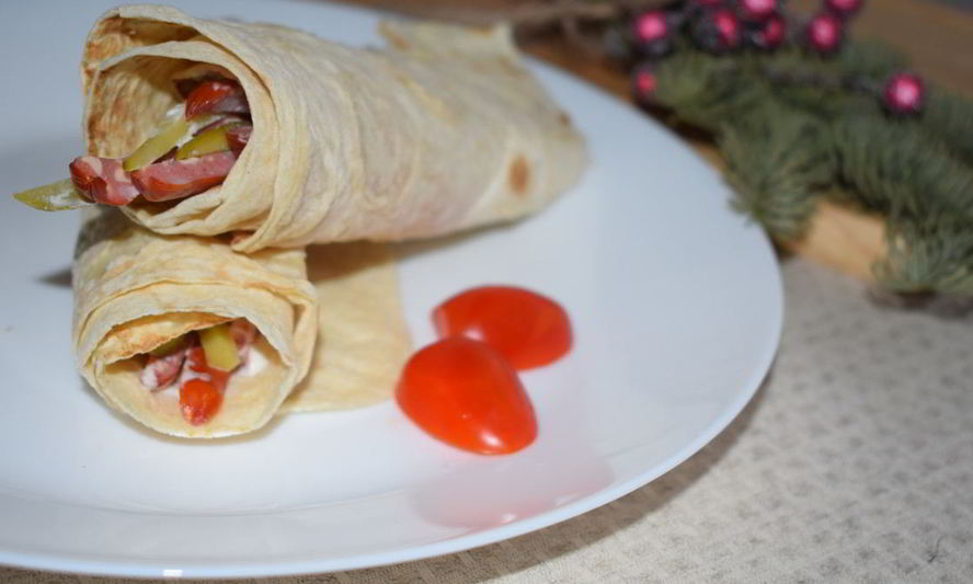 Рецепт ролла с копчеными колбасками кабаноси