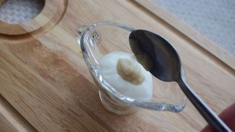 ролл с копчеными колбасками кабаноси