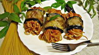 Роллы из баклажанов со спагетти