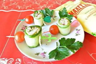 Роллы из огурца с крабовыми палочками