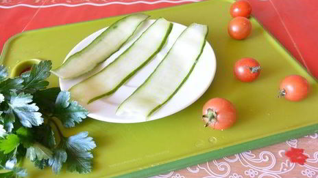 роллы из огурца с крабовыми палочками